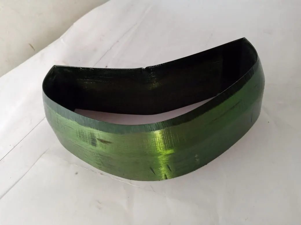 Faca laminada curva em aço com acabamento verde