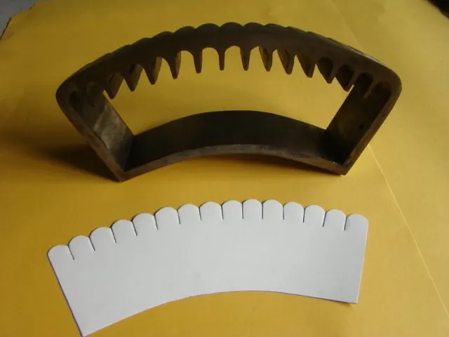 Forjada com recorte em dentes