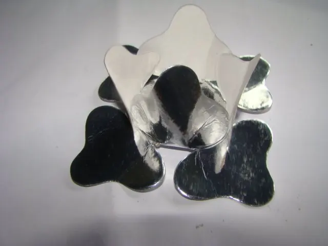 Peças em papel metalizado